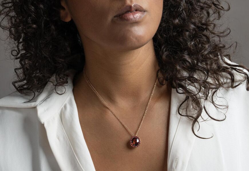 Ciondolo con zircone rosso