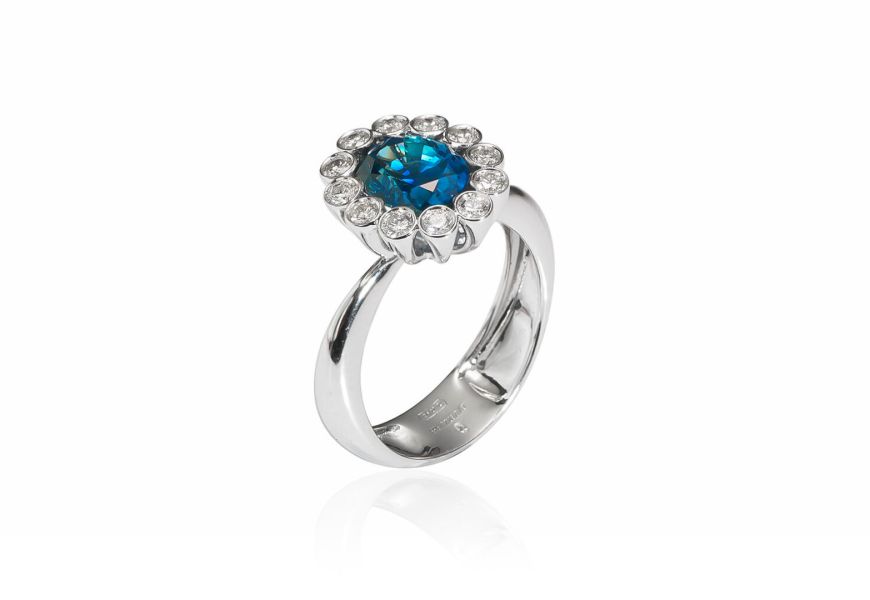 Anello con zaffiro