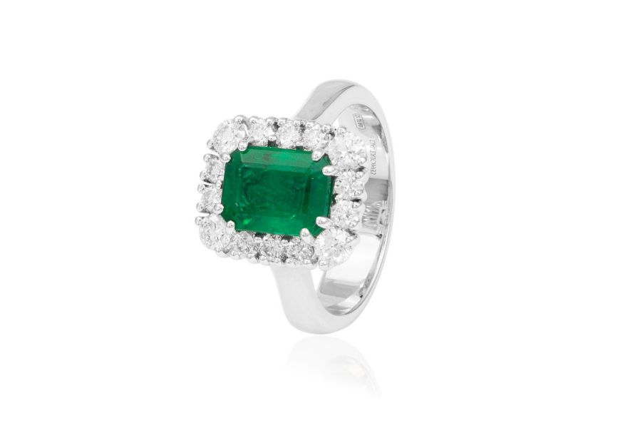Anello con smeraldo e diamanti