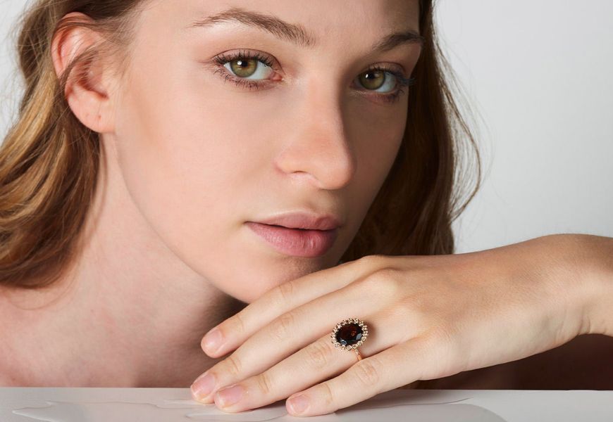 Anello con quarzo fumè