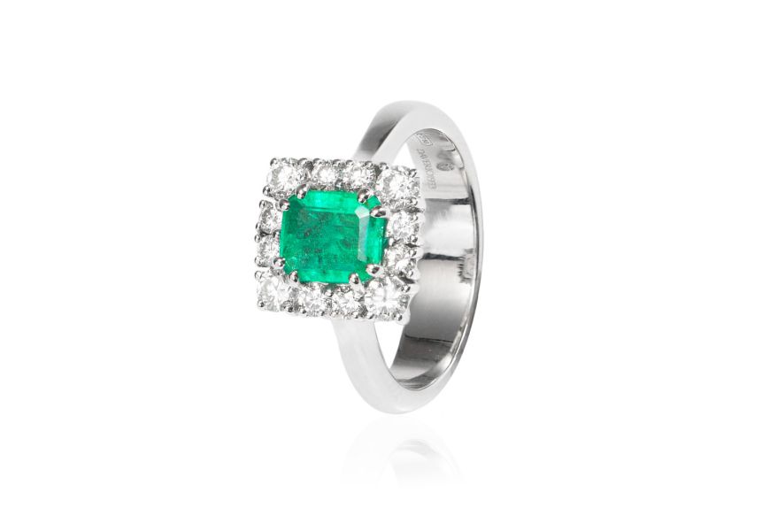 Anello con smeraldo e diamanti