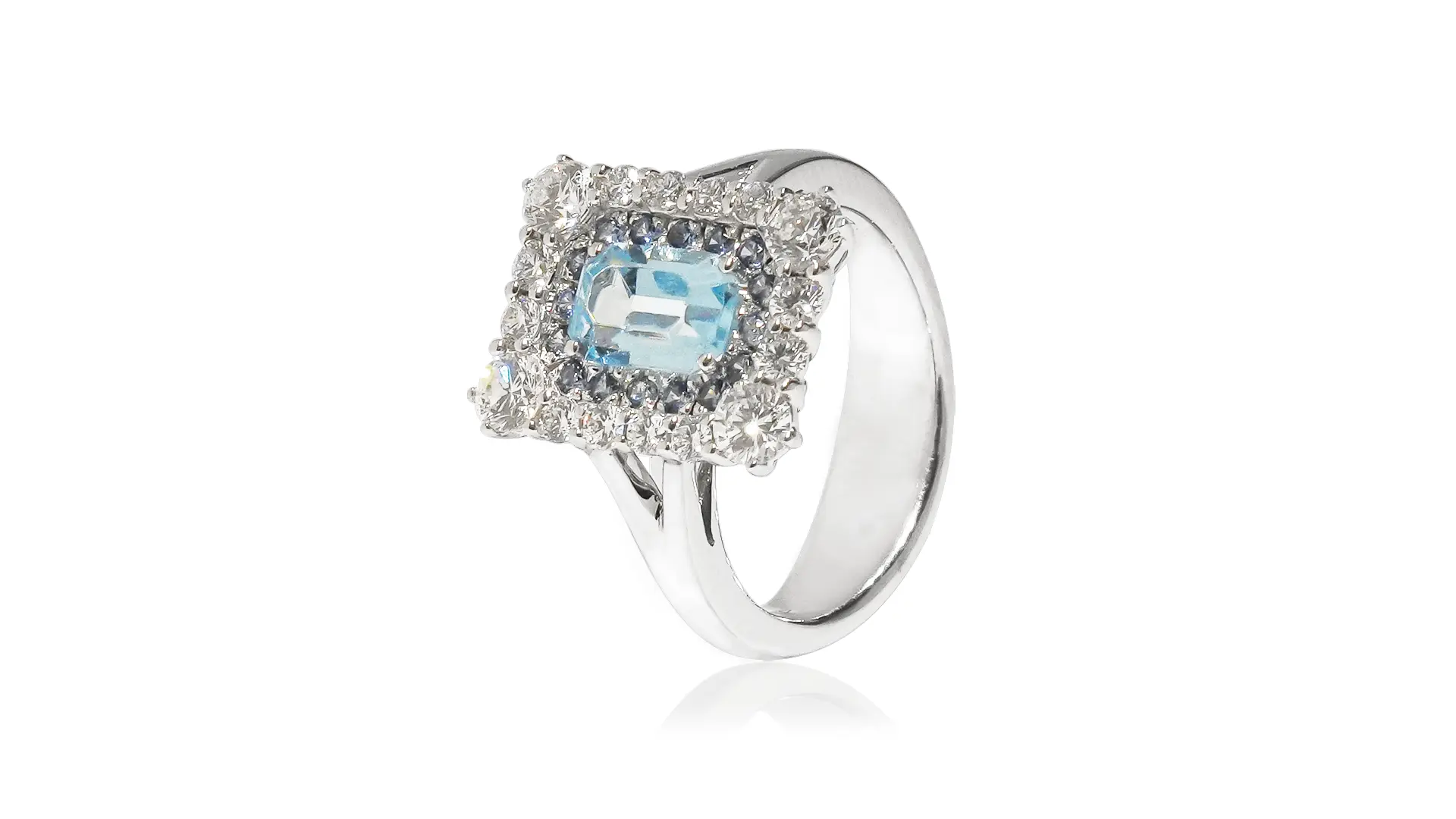Anello con acquamarina e brillanti