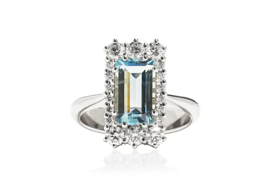 Anello con acquamarina