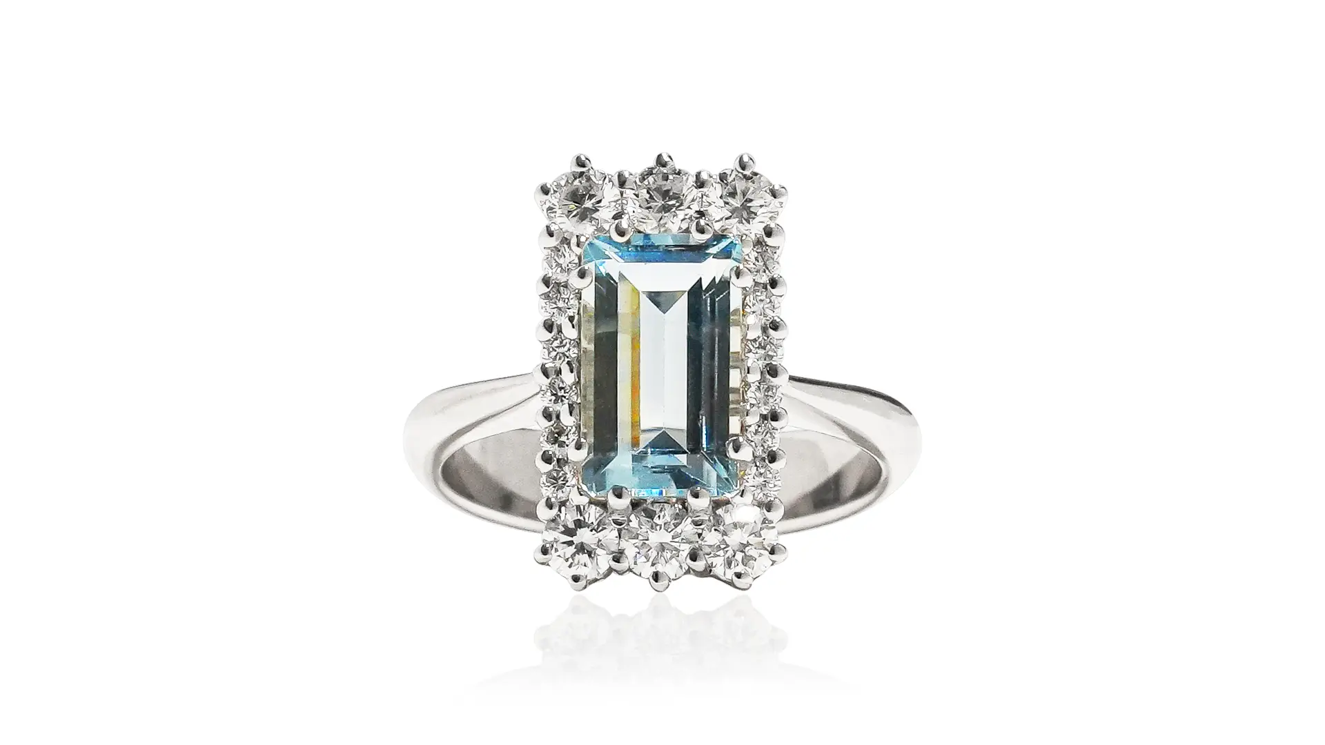 Anello con acquamarina