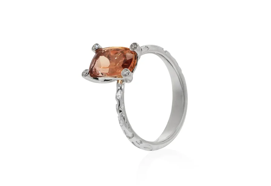 Anello con topazio imperiale