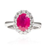 Anello con rubino birmano e diamanti
