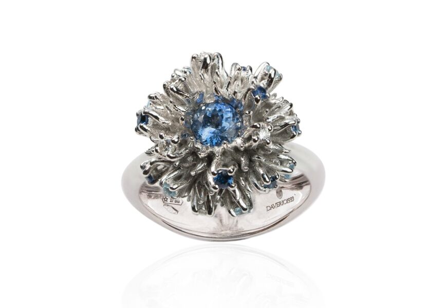Ricci ring with blue sapphire