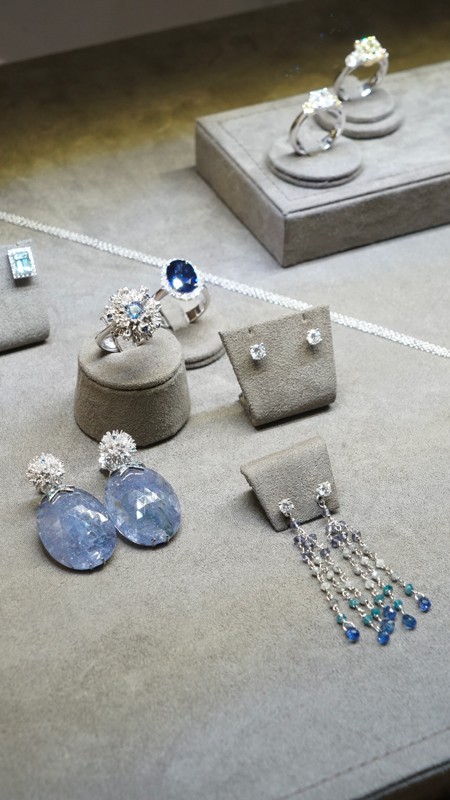 Christmas jewelry in Bergamo, DAVERIO1933 Jewelry Store Christmas Windows in Bergamo