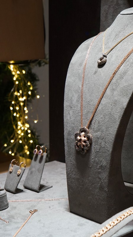 Christmas jewelry in Bergamo, DAVERIO1933 Jewelry Store Christmas Windows in Bergamo