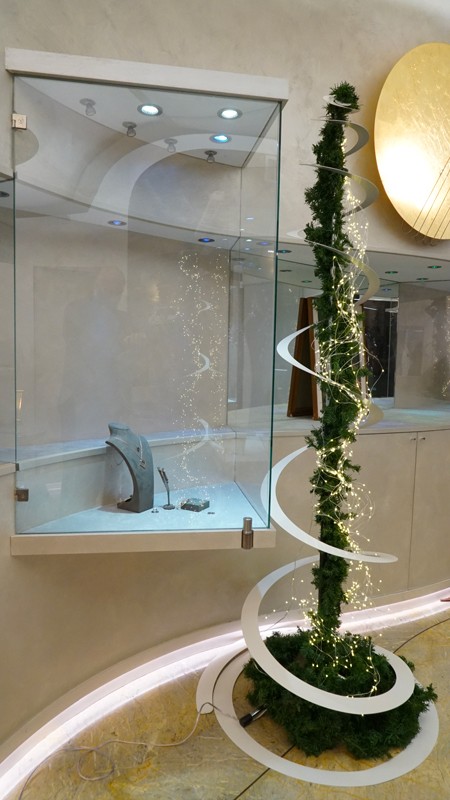 Christmas jewelry in Bergamo, DAVERIO1933 Jewelry Store Christmas Windows in Bergamo