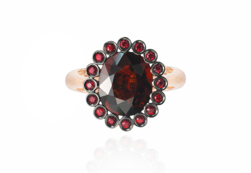 Ring with zircon