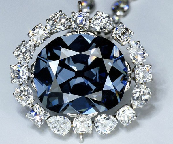 diamanti colorati, I diamanti colorati, pietre rare e preziose per gioielli insoliti