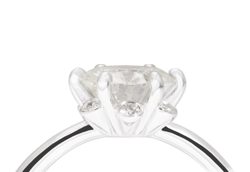 Dettaglio castone diamante solitario