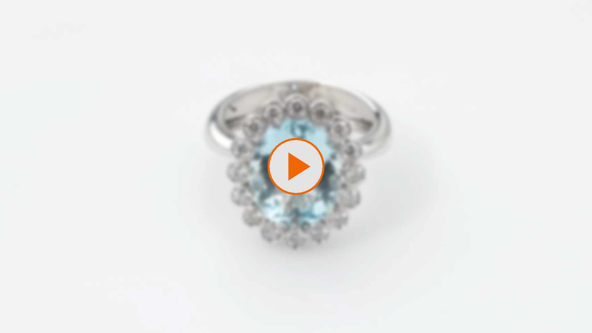 Anello con acquamarina e diamanti