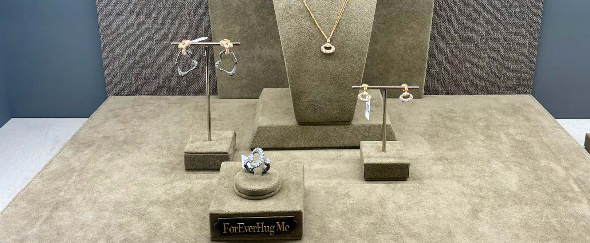 Daverio1933 a Praga, Daverio1933 a Praga con i nuovi gioielli Ricci e ForEverHugMe