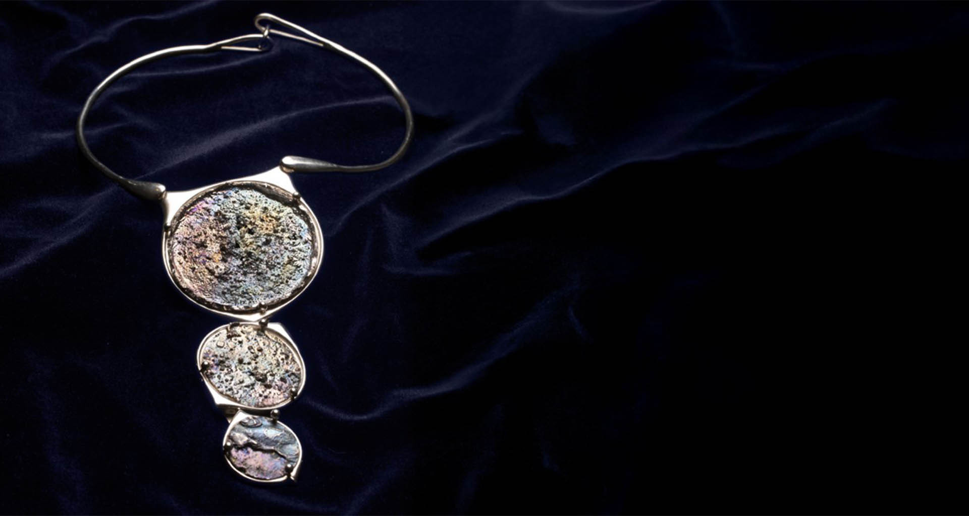 VicenzaOro 2026, VICENZAORO 2026: TITANIO, ORO E PIETRE PREZIOSE PER I NUOVI GIOIELLI FIRMATI DAVERIO1933