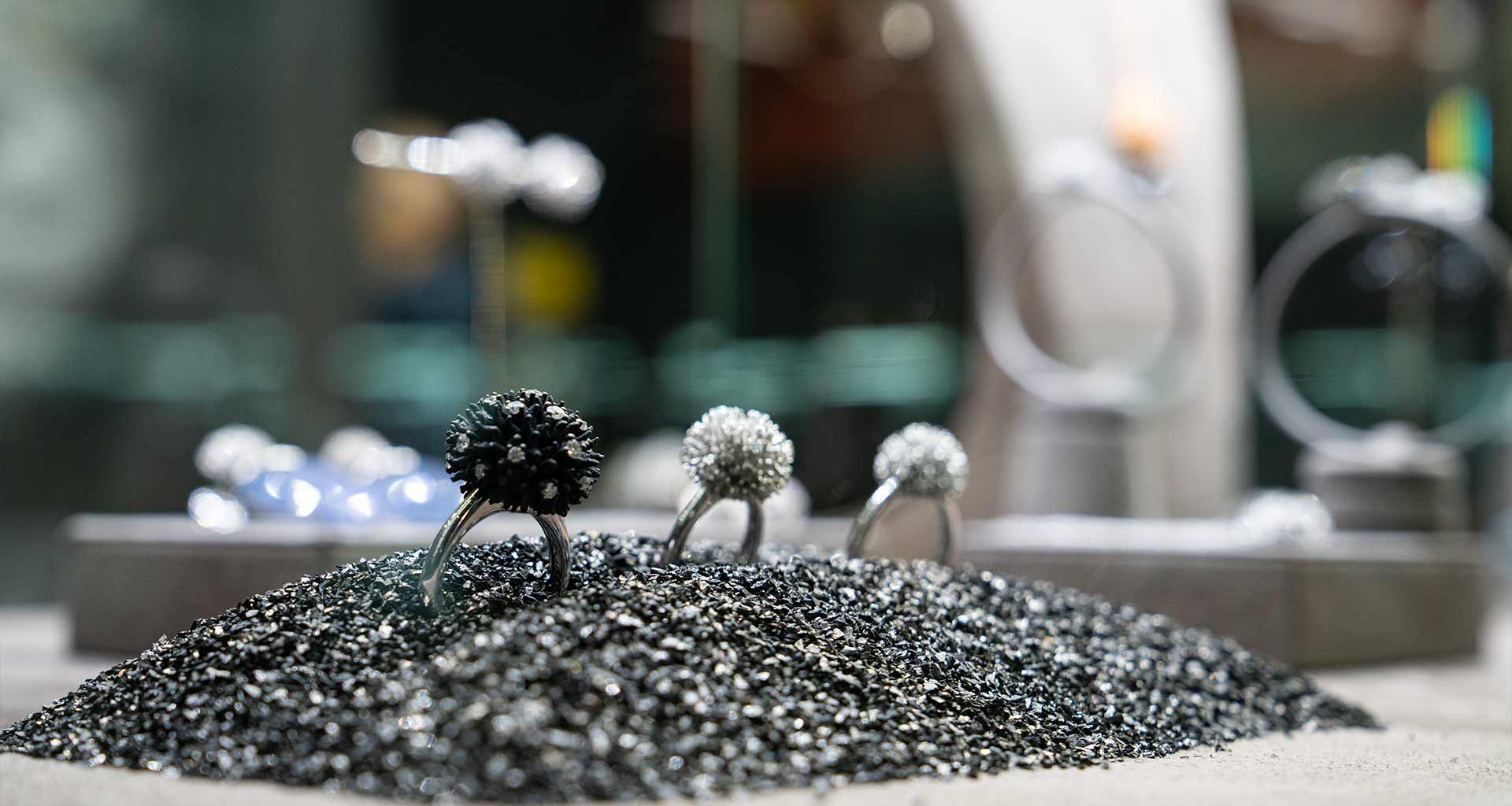 VicenzaOro 2026, VICENZAORO 2026: TITANIO, ORO E PIETRE PREZIOSE PER I NUOVI GIOIELLI FIRMATI DAVERIO1933