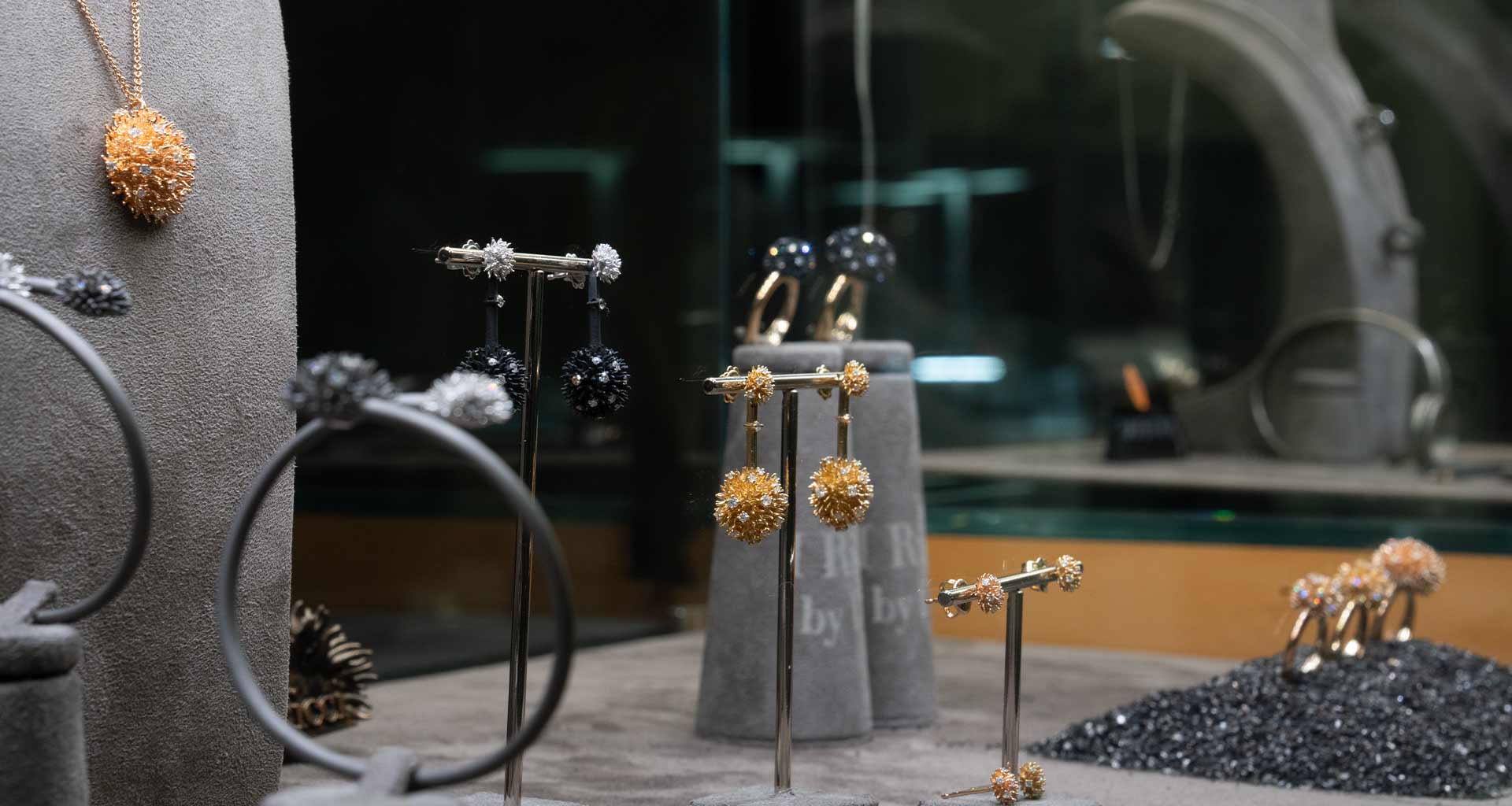 VicenzaOro 2026, VICENZAORO 2026: TITANIO, ORO E PIETRE PREZIOSE PER I NUOVI GIOIELLI FIRMATI DAVERIO1933