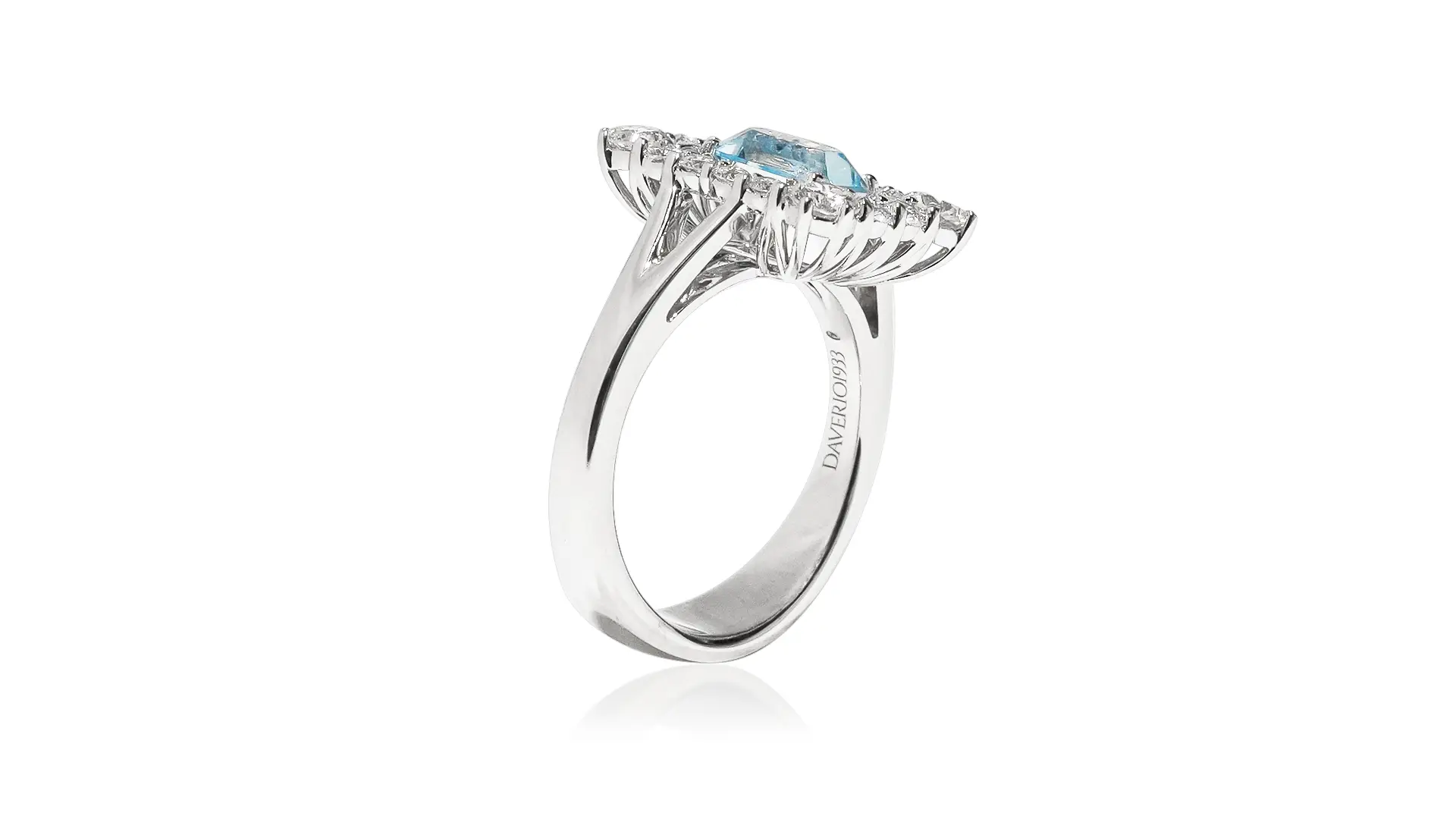 White gold ring with aquamarine